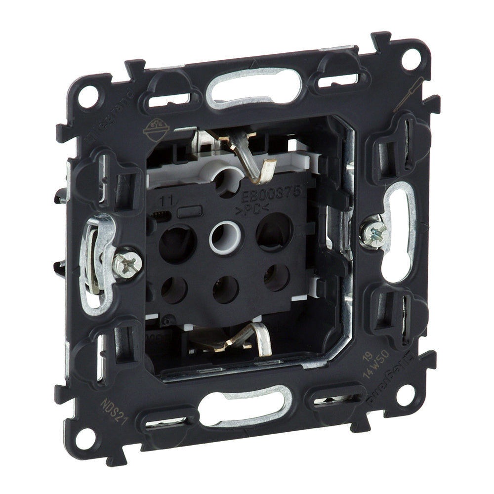 Valena InMatic 2P+F csatlakozóaljzat mechanizmus biztonsági zsaluval, csavaros vezetékbekötéssel