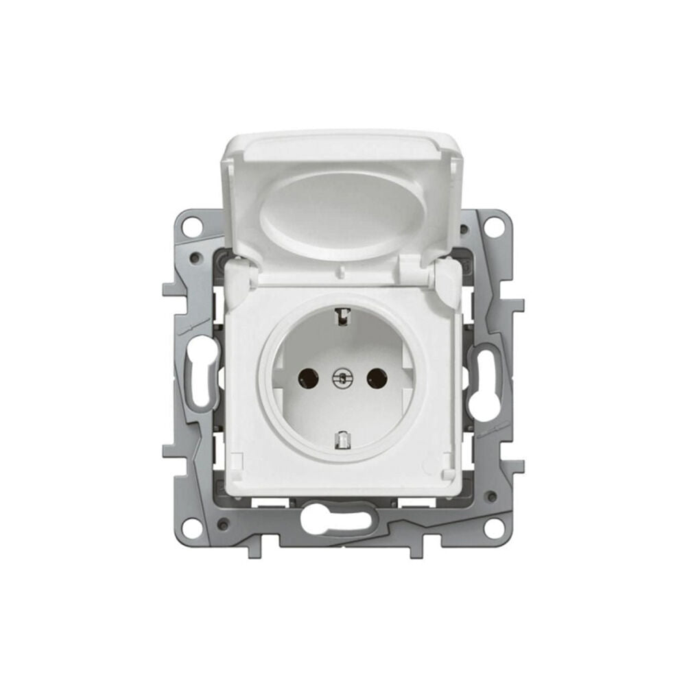 Legrand Niloé Legrand 2p+F aljzat IP44 biztonsági zsaluval, fehér 764531