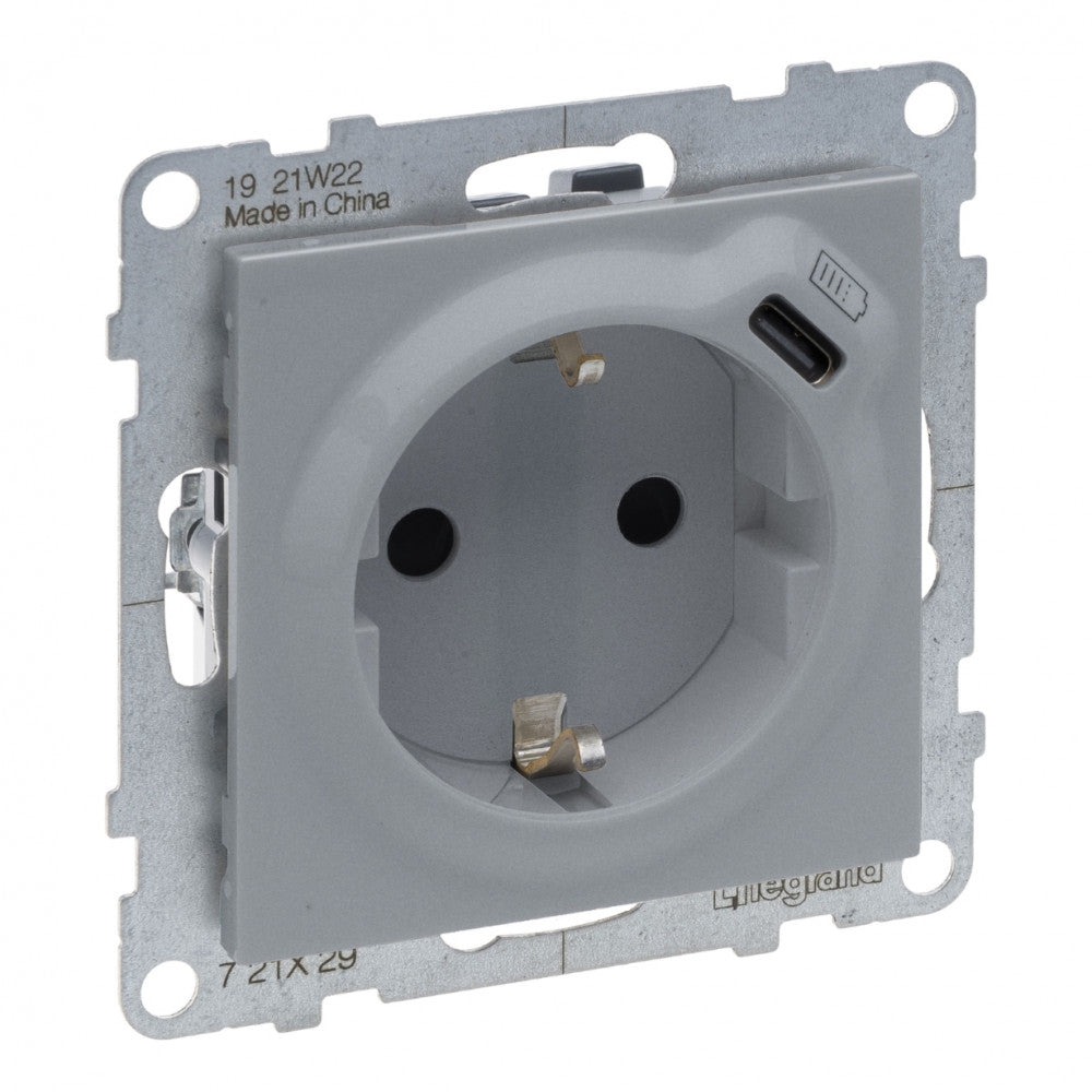 LEGRAND Suno alumínium 2P+F GYV + USB-C csatlakozóaljzat (rugós), biztonsági zsaluval, keret nélkül 721329