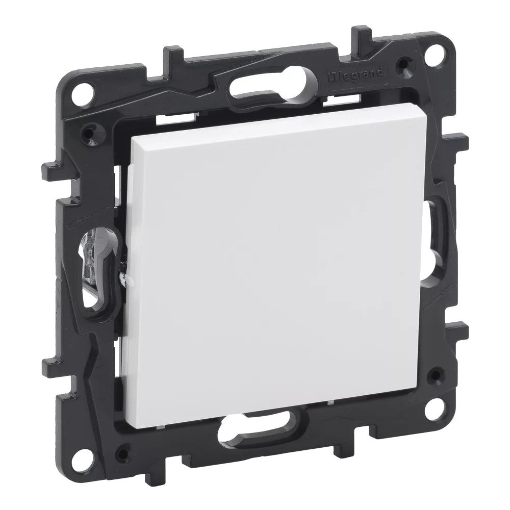 LEGRAND Niloé Step fehér N101 egypólusú nyomó, 6A 863109