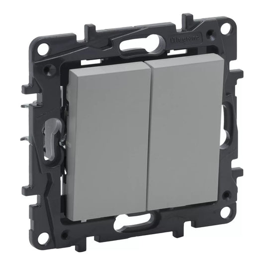 LEGRAND Niloé Step alumínium kettős nyomó, 6A 863312