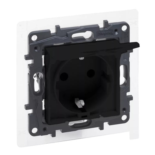 LEGRAND Niloé Step fekete 2P+F csatlakozóaljzat (rugós), biztonsági zsaluval, IP44 863523