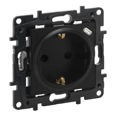 LEGRAND Niloé Step fekete 2P+F + USB-C kombinált csatlakozóaljzat, (rugós), biztonsági zsaluval 863526