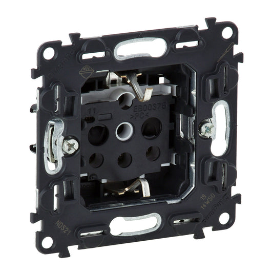 Valena InMatic 2P+F csatlakozóaljzat mechanizmus biztonsági zsaluval, csavaros vezetékbekötéssel