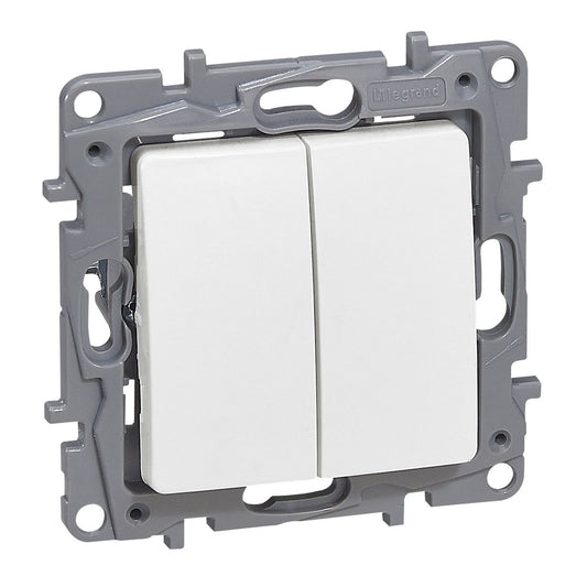 Legrand Niloé váltókapcsoló 10 AX + nyomó 6 A - 250 V±, fehér
