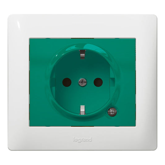 Legrand Galea Life Legrand 2p+F aljzat biztonsági zsaluval, irányfénnyel, zöld