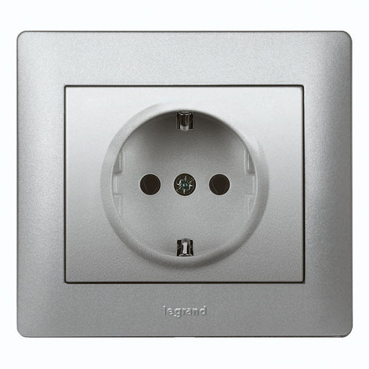 Legrand Galea Life Legrand 2p+F aljzat biztonsági zsaluval, csapófedéllel, alumínium