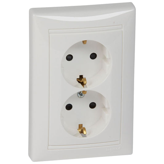 Legrand Valena 2xLegrand 2p+F csatlakozóaljzat biztonsági zsaluval, fehér 774427